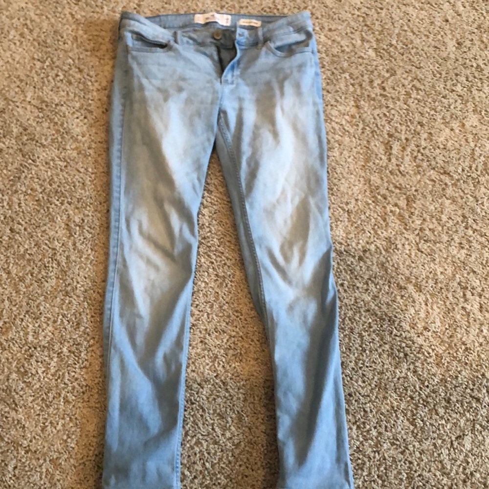 hollister low rise light wash skinny jeans